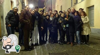 Curiosa tra l'area esterna di Hafa Storie