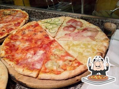 Prova una pizza al caffè bar Super Pizza