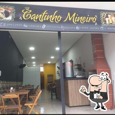 Sente em uma das mesas no cantinho mineiro