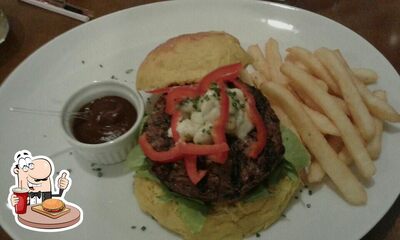 Experimente um dos hambúrgueres oferecidos no Hand Gourmet