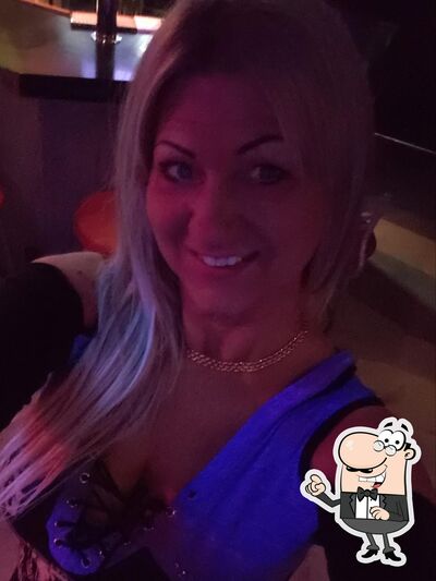 Installez-vous à l'une des tables de Bar T D Richelieu