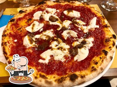 Scegli una pizza alla pizzeria Da Luca