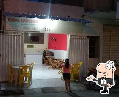 O interior do Ideal Lanches