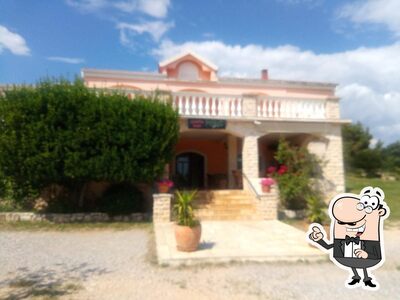 Guarda gli esterni di Cafe Point