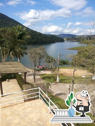 Desfrute da vista da área externa do Restaurante Do Adriano