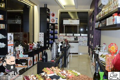 Siediti a un tavolo di Gió Sicily Comiso