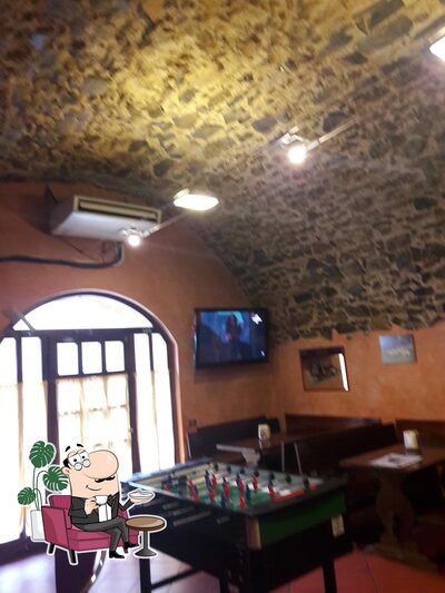 Dai un'occhiata agli interni di Old Mill Pub