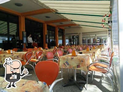 Siediti a un tavolo di Zenith Pizza