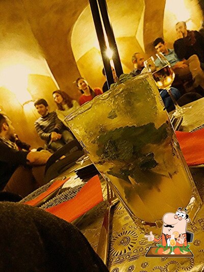 Hafa Storie serve alcolici