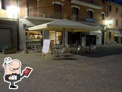 Guarda gli esterni di Caffè Carlo Alberto