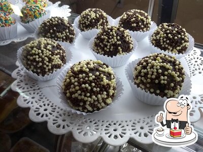 Não esqueça de experimentar uma sobremesa no PADARIA DO KIM