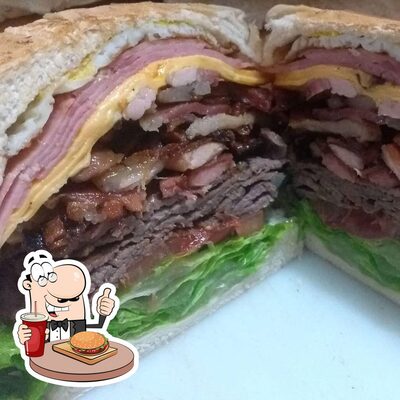 Os hambúrgueres do Kauan Lanches Curupá irão saciar uma variedade de gostos