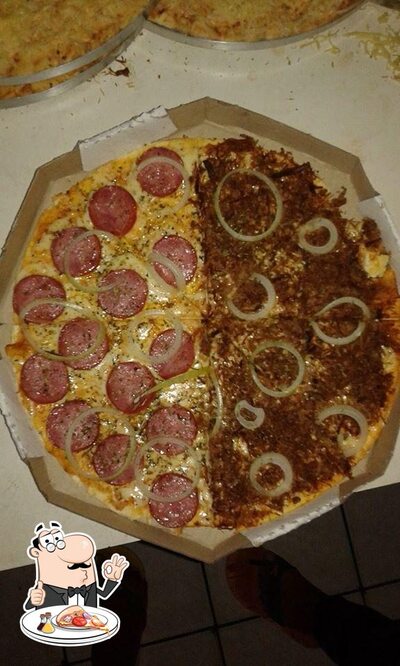 No Pizzaria veneza baixa do meio, você pode desfrutar de pizza