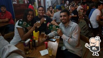 Sente em uma das mesas no Tambaqui Bar e Petiscaria