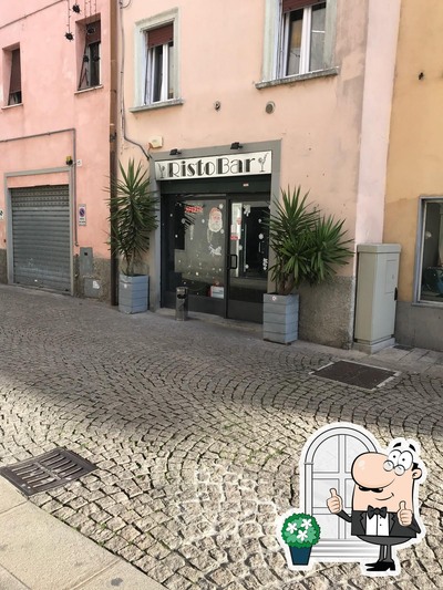 Goditi la vista dagli esterni di Risto Bar Sofia