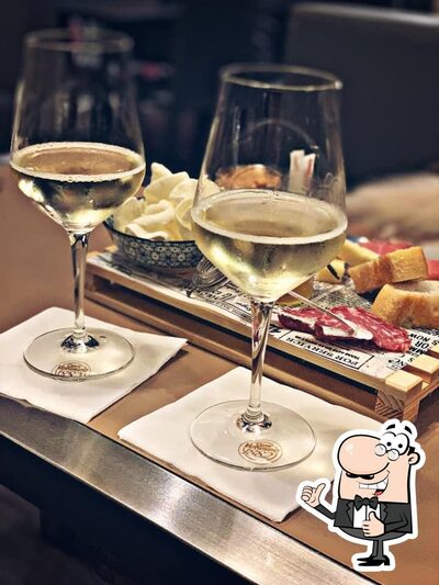 Vai a provare le varie cose da bere servite dal caffè bar Traffic