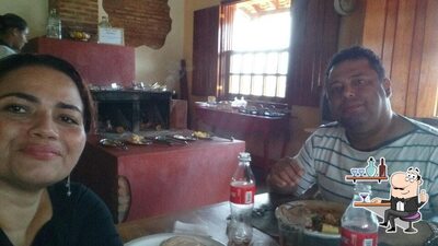 Sente em uma das mesas no Restaurante Beira Rio