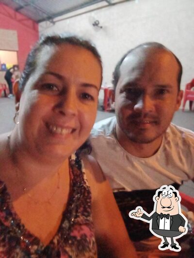 Sente em uma das mesas no Restaurante e Pizzaria Oba Oba