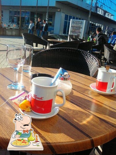 Plats à Caffe bar Life