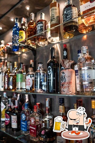 Goditi una birra con la cena