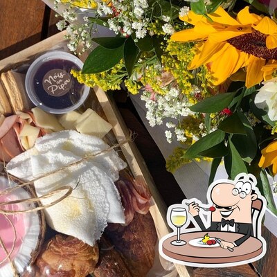 Comida em Nóis na Pipa • Cestas & Platters & Flores