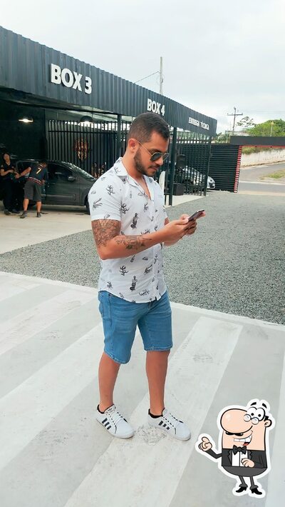 Você pode espairecer no exterior Garage Club