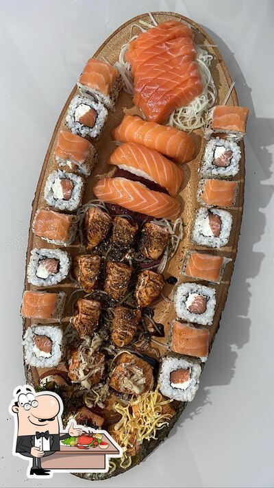 Escolha diferentes refeições de frutos do mar oferecidos no Origami Sushi - Itacaré