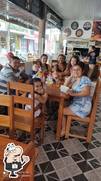 Sente em uma das mesas no Panorama Grill