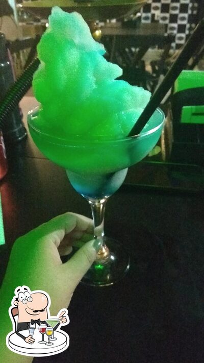 Consiga uma drinque alcoólico do menu