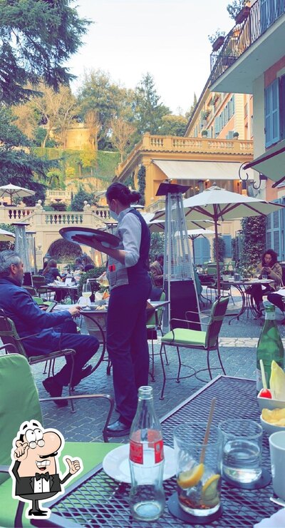 Siediti a un tavolo di Le Jardin de Russie