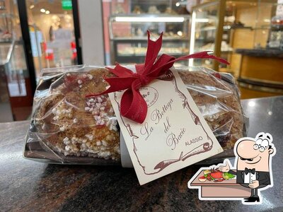 I clienti di Oliva 2 possono gustare diversi piatti di mare