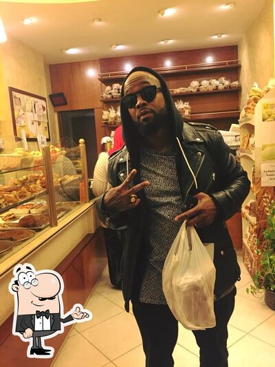 Siediti a un tavolo di Panificio Lega