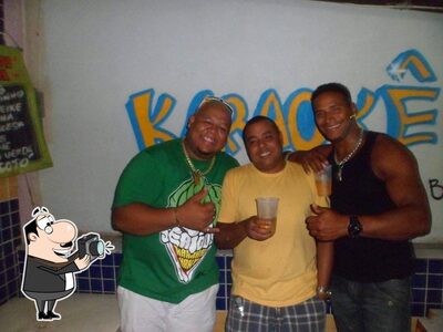 Experimente diferentes drinques fornecidos no Karaokê Bar do Bruno