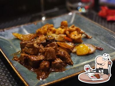 Prenez des plats à base de viande sur le menu