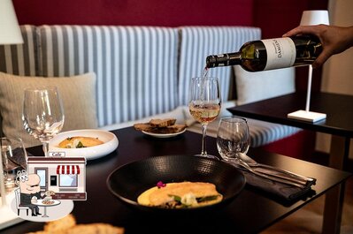 Vous pouvez prendre un bol d'air frais dans l'espace ouvert de Restaurant Le Renaissance