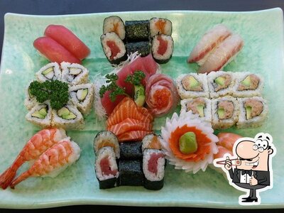 Les sushis sont des aliments célèbres provenant du Japon